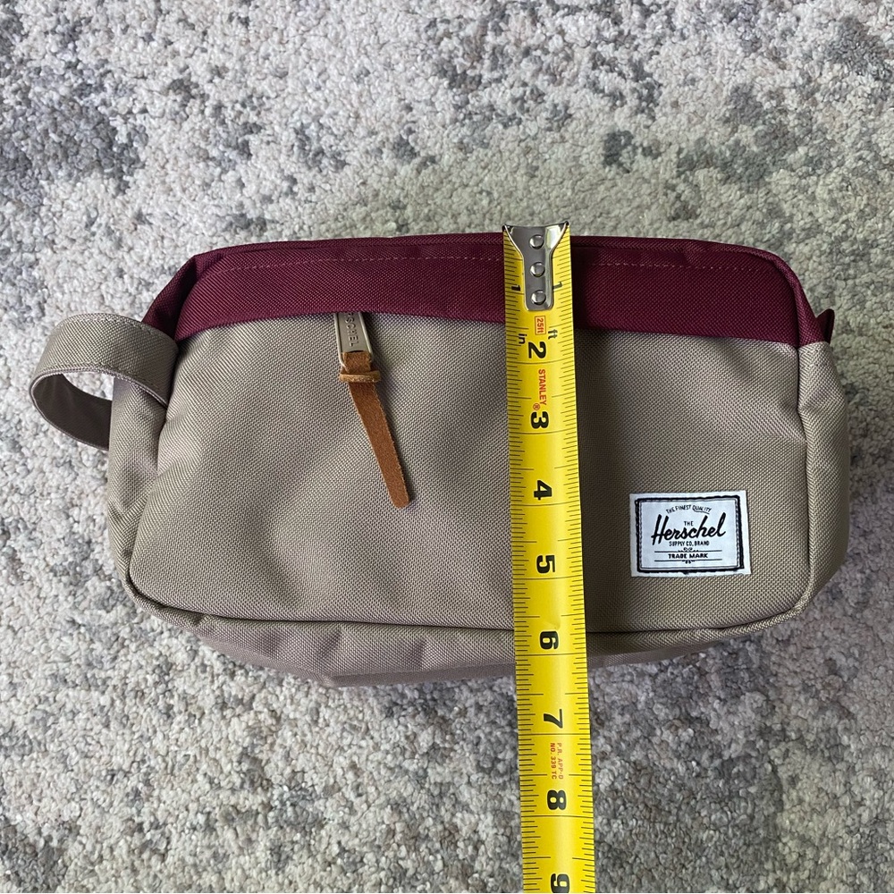 Herschel Chapter Travel Kit - Picture 3 of 9